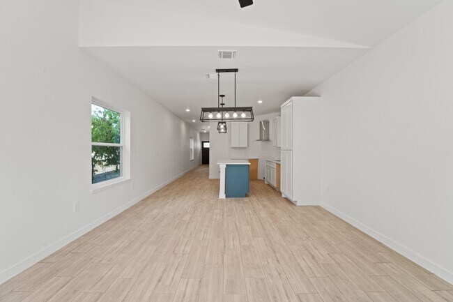 Building Photo - 212 Cooper St