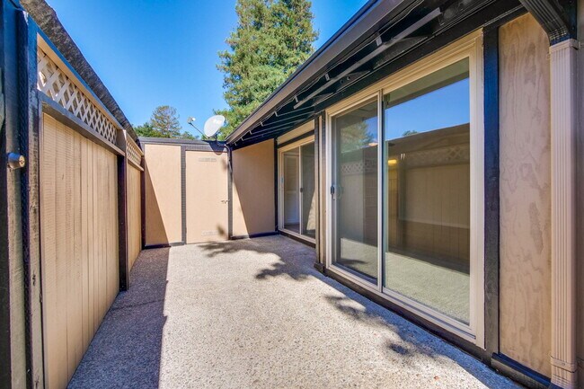 Building Photo - Single Story Townhome in Cherry Chase Neighborhood of Sunnyvale!