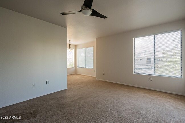 Building Photo - 4925 E Desert Cove Ave