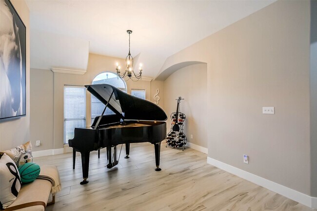 Building Photo - 10010 Forest Spring Ln