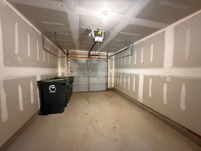 Building Photo - 3801 Miller Dr