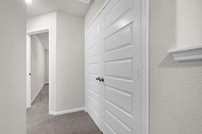 Building Photo - 5606 Hyde Park Dr
