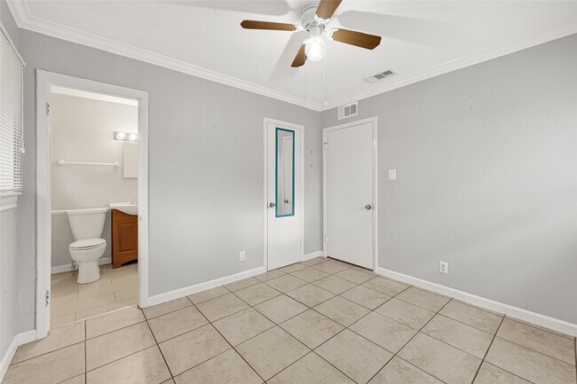 Building Photo - 3806 Kaplan Dr