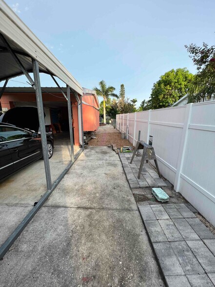 Building Photo - 1154 Harbor Dr