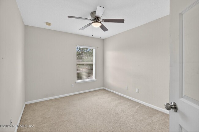 Building Photo - 3880 Buckthorne Dr