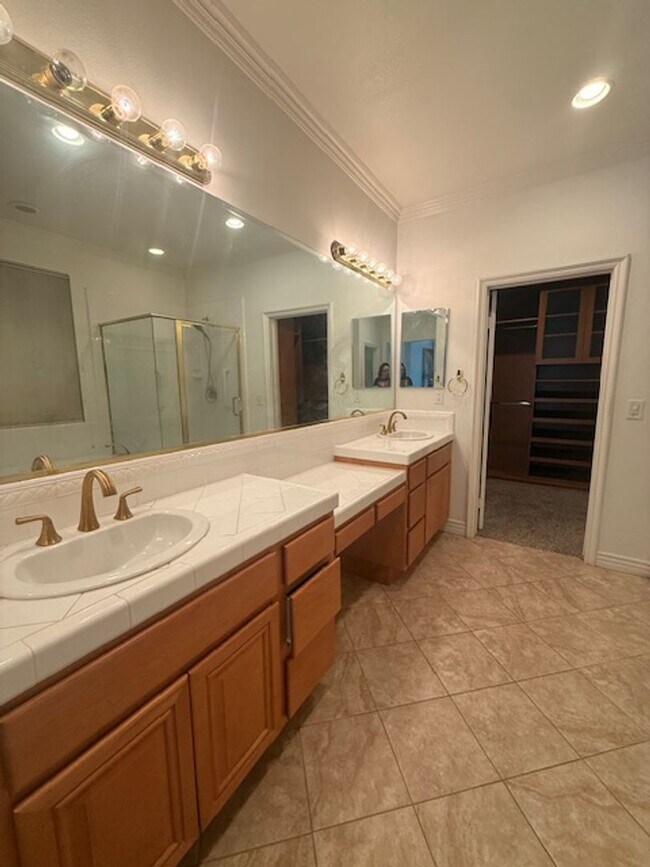 Building Photo - Spacious 5 Bed (4bed+Bonus room)/3 Bath 3000sq ft home in Laguna Niguel Guard Gated Community