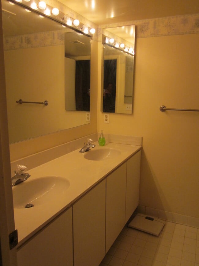 Building Photo - Charming 2 Bedroom/ 2 Bathroom Apartment in Mays Chapel, MD!