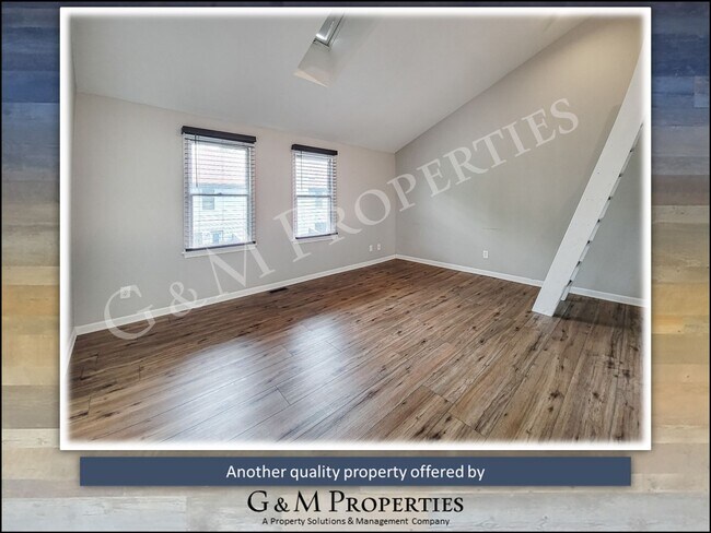 Building Photo - 2-Bd Townhome - On University Avenue!