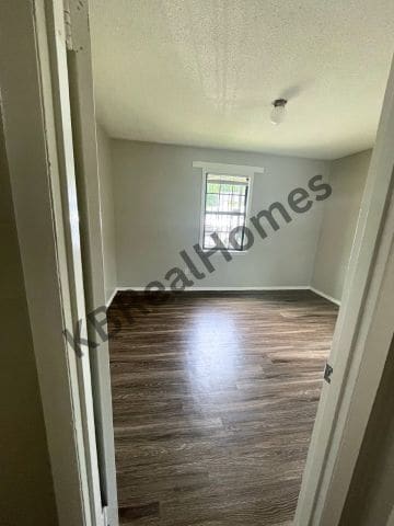 Building Photo - 6 E McKellar Ave