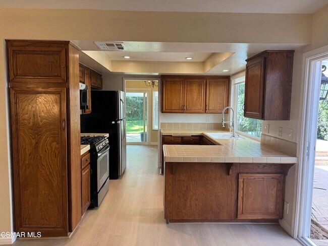 Building Photo - 846 Lindawood St