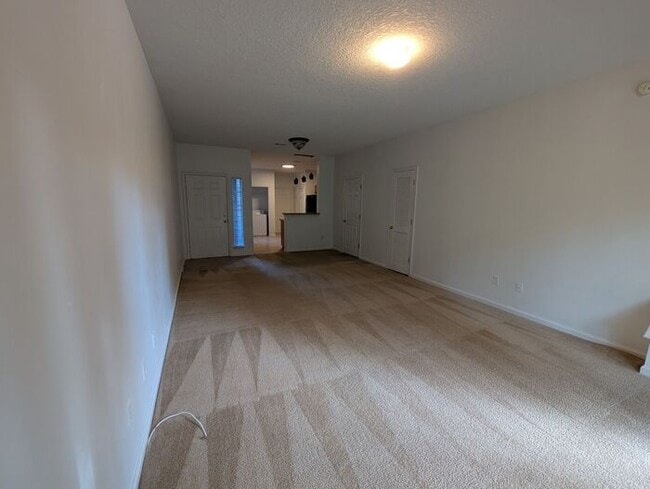 Building Photo - 546 Scrub Jay Dr