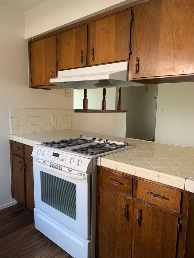 Building Photo - 3 bed 2 bath