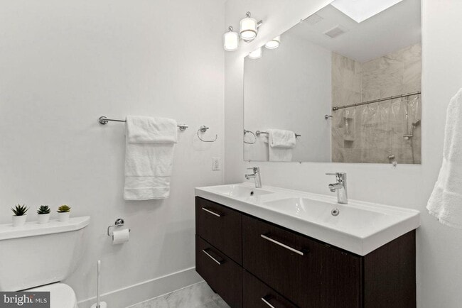 Building Photo - 1928 First St NE