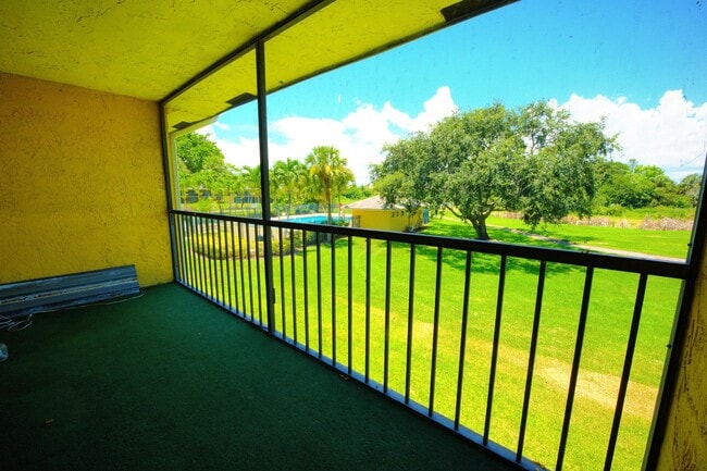 Building Photo - 1523 Meadows Cir