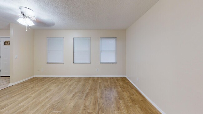 Building Photo - 680 Roger Sherman St