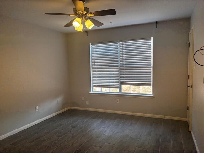 Building Photo - 501 Texas Ave