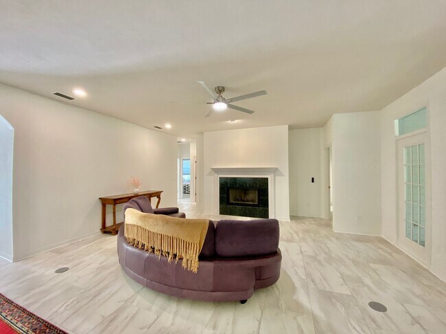 Building Photo - Renovated Haile Plantation Home – Move-In ...