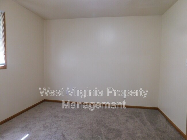 Building Photo - 190 Cardinal Wy