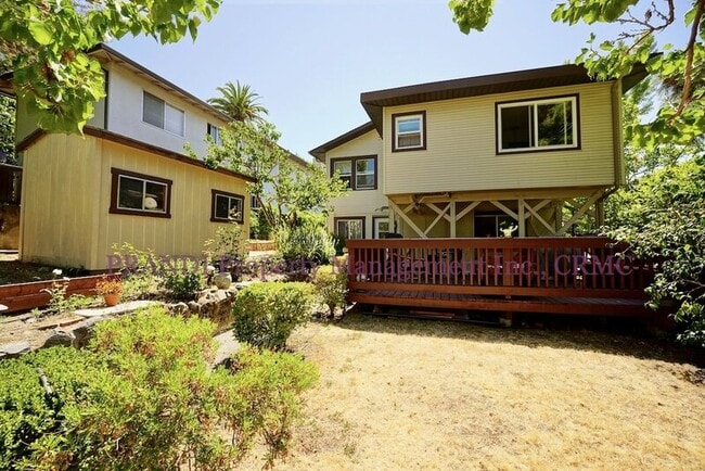 Building Photo - 13 Maple Ave