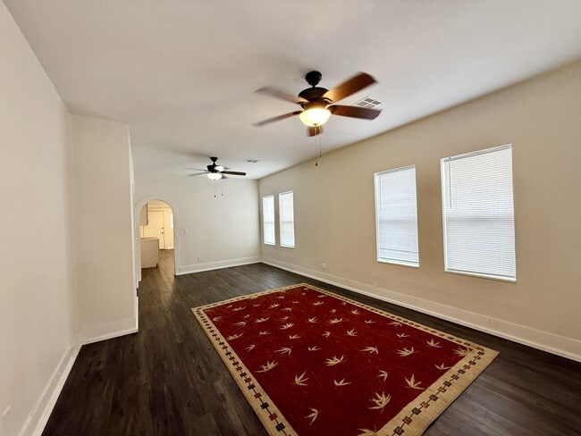 Building Photo - 531 G St NW