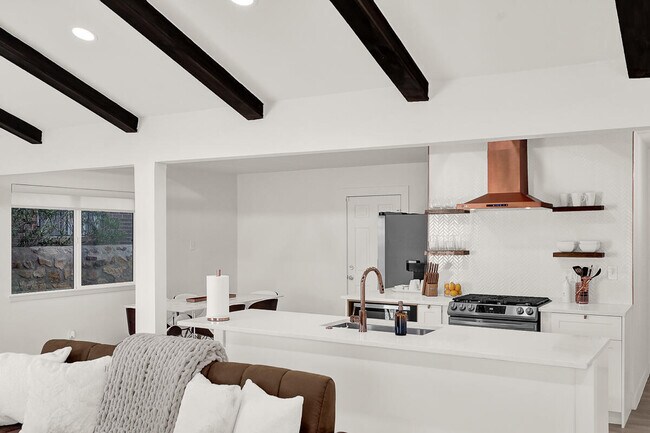Building Photo - 7313 Cerro Negro Dr