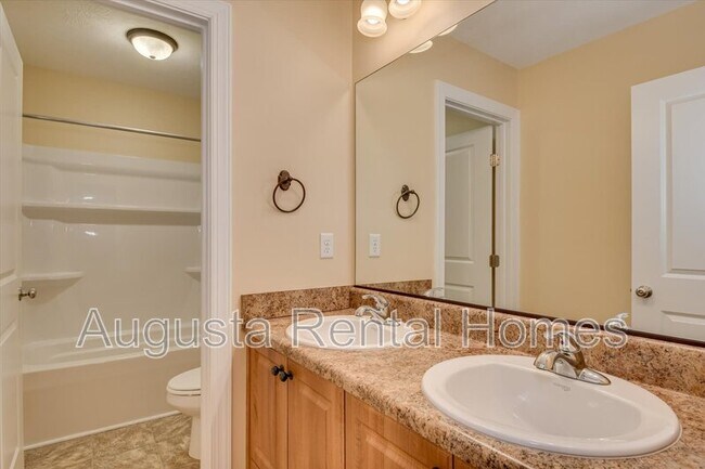 Building Photo - 1036 Lancaster Way