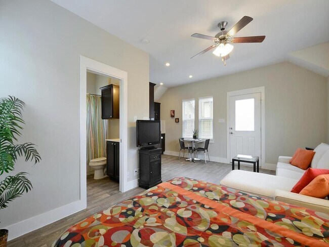 Building Photo - 912 Sugaree Ave