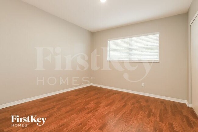 Building Photo - 5860 Cedar St NE