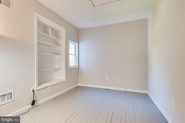 Building Photo - 504 E Bellefonte Ave