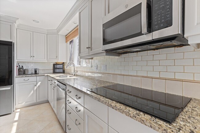 Building Photo - 10 Stonewood Dr