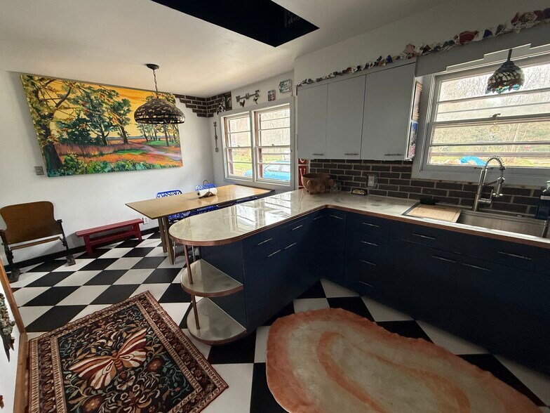 Building Photo - 32275 Center St