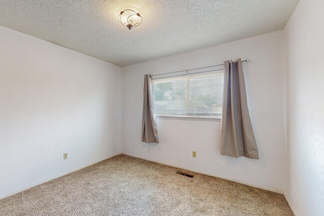 Building Photo - 7309 Coulson Dr NE