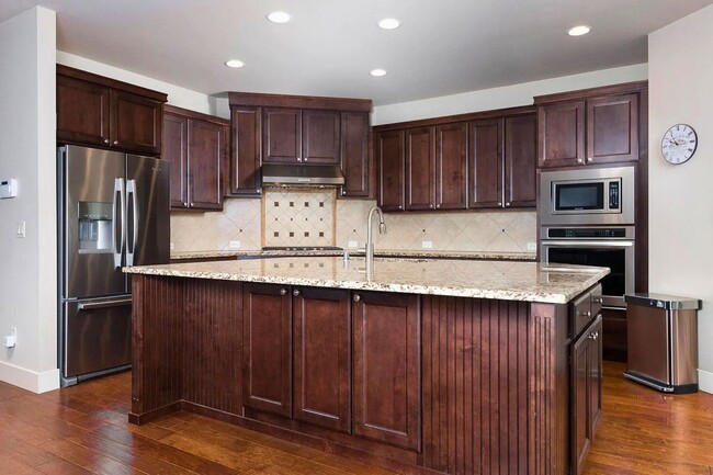 Building Photo - GORGEOUS 5 Bedroom Home in Sammamish