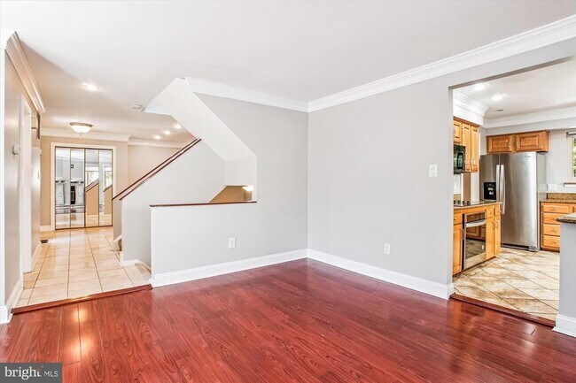 Building Photo - 3809 Hemlock Way