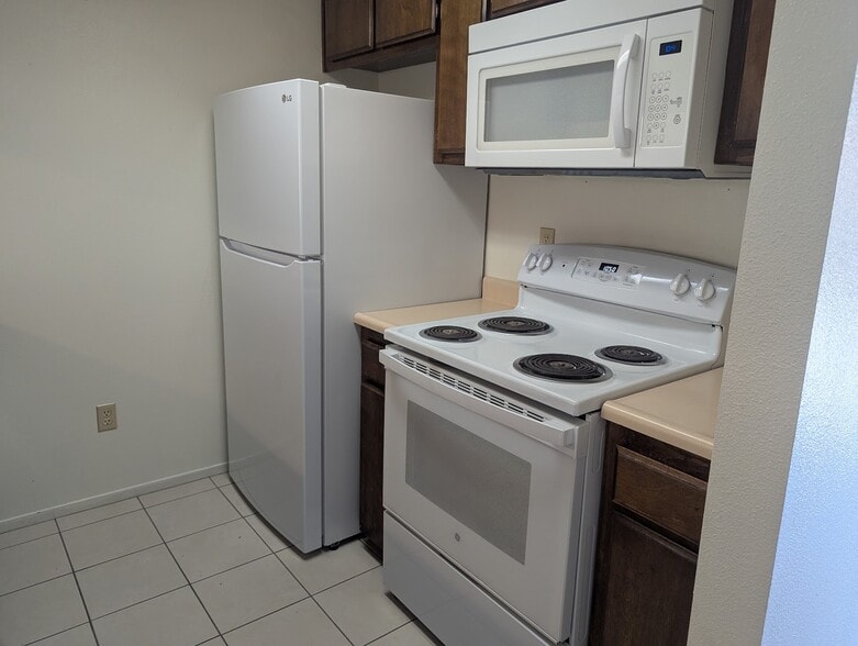 Building Photo - 850 Mission Sierra Ct