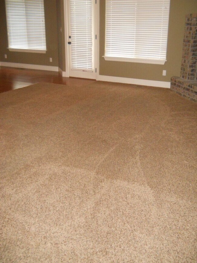 Building Photo - Beautiful 4 bedroom house in Battlefield!