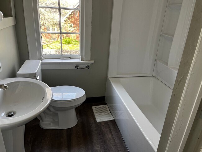 Building Photo - Don't Miss Out!