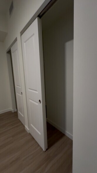 Building Photo - 213 NE 27th St