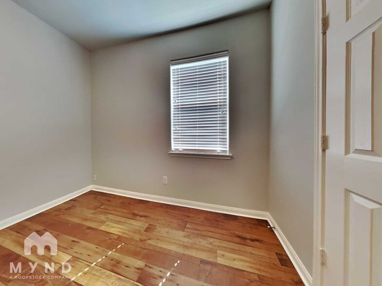 Building Photo - 306 Lazy Pine Ct