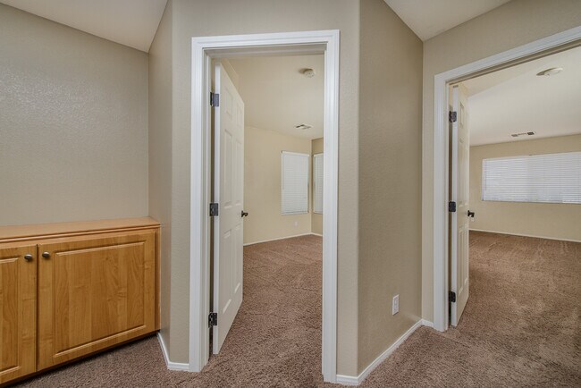 Building Photo - Stunning Gated Community in Summerlin!