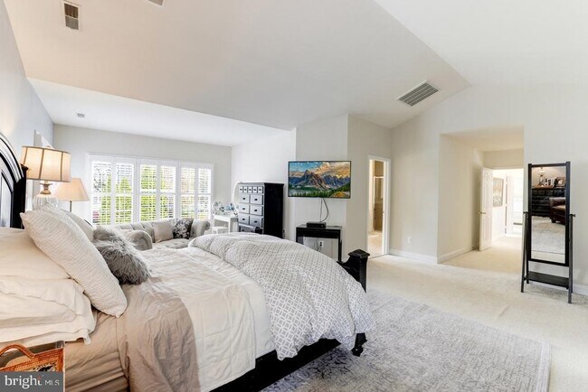 Building Photo - 2945 Oakton Knoll Ct