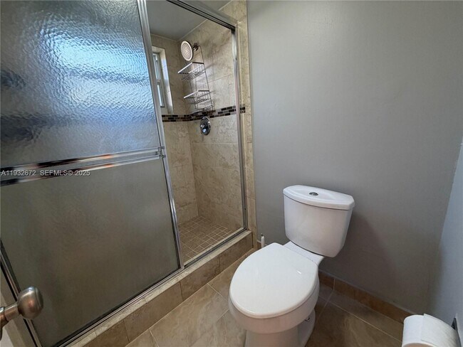 Building Photo - 9491 Evergreen Pl