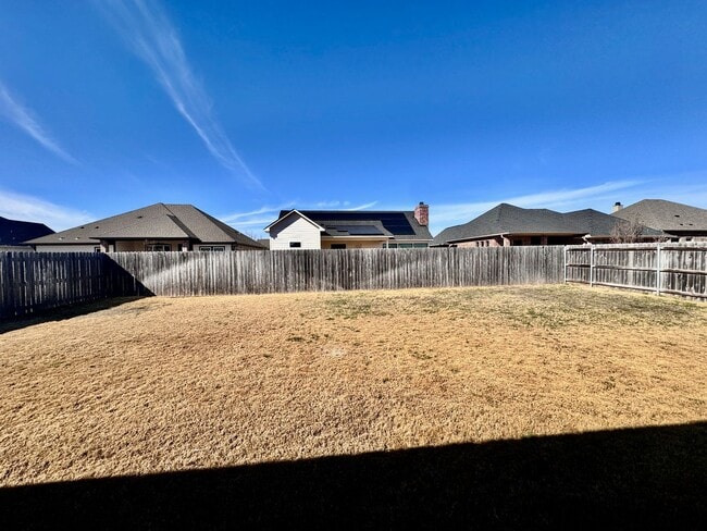 Building Photo - 4/2 Creekside Home