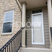 Building Photo - Available Now 3 Bedroom 1 Bath 1 Powder Room Townhome in Eden Prairie