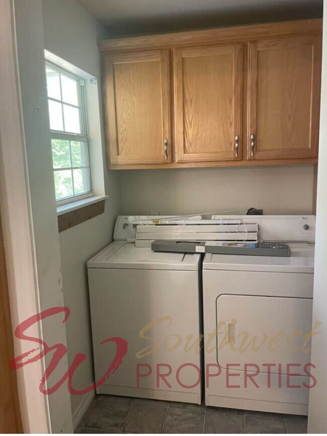 Building Photo - Excellent space with large bedrooms