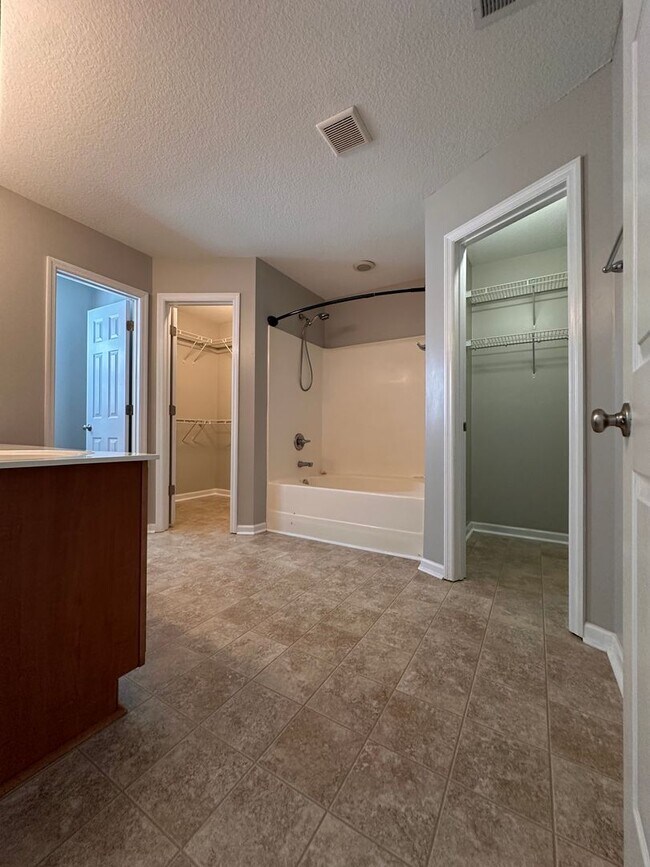 Building Photo - 102 Brookhaven Dr