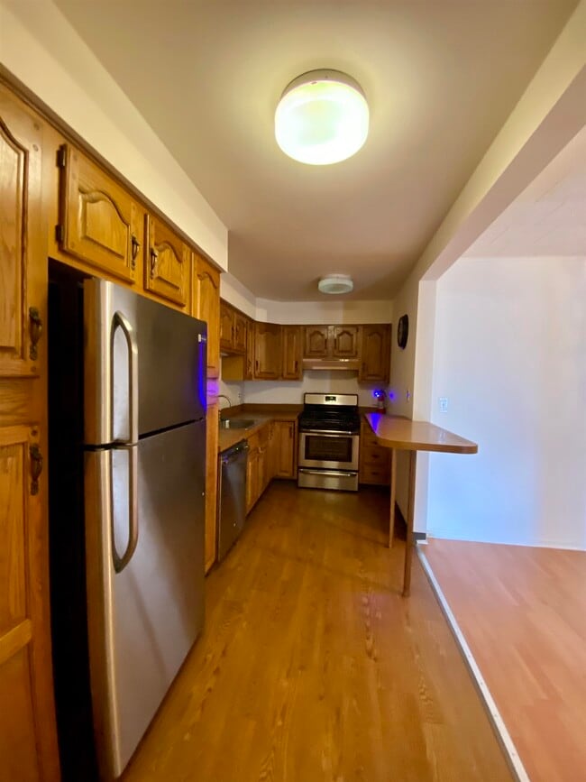 Building Photo - 16 Perrine Ave