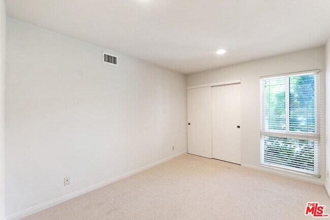 Building Photo - 17087 Palisades Cir