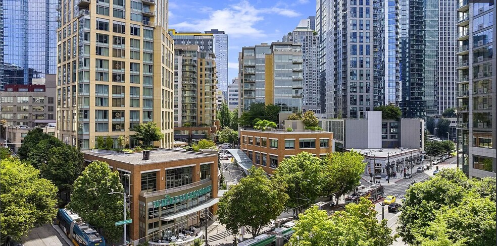 Building Photo - 900 Lenora St