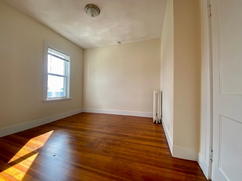 Building Photo - 14 Belknap St